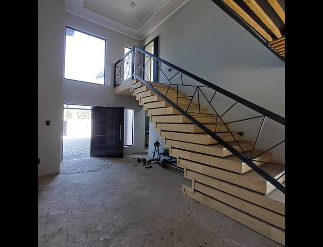 6 BEDROOM HOUSE FOR SALE IN HENLEY ON KLIP